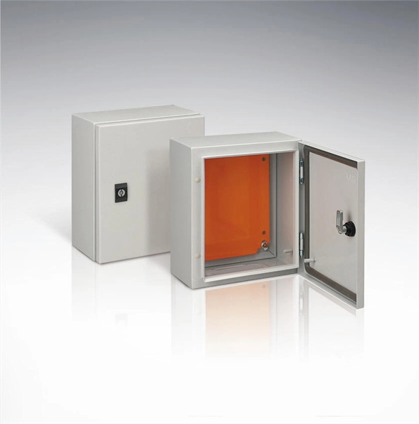 Installation and wiring of photovoltaic combiner boxes and transformer substations etc 